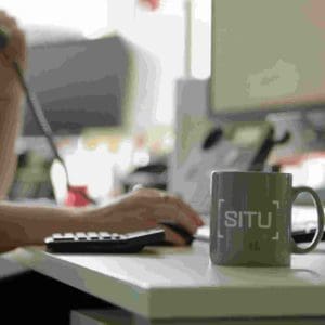 Situ mug on office desk