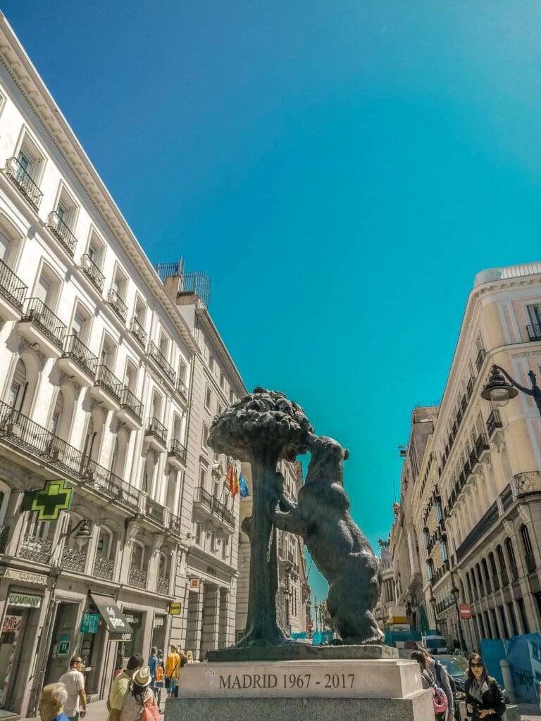 The statue of El Oso y el Madroño (The Bear and the Strawberry Tree) in Madrid.