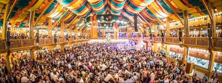 Packed-out Marquee at Oktoberfest. Courtesy of www.muenchen.de.