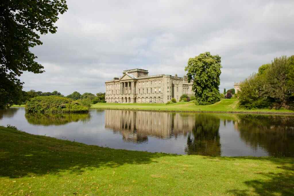 Garden, river and historical building 